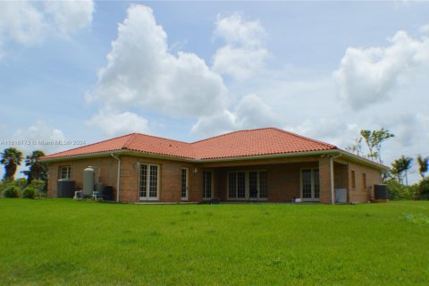 House in Homestead, Florida 4 bedrooms, 261.33 sq.m. № 1870018 - photo 4