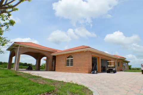 House in Homestead, Florida 4 bedrooms, 261.33 sq.m. № 1870018 - photo 2