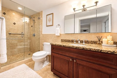 Condo in Hallandale Beach, Florida, 1 bedroom № 2406024 - photo 11