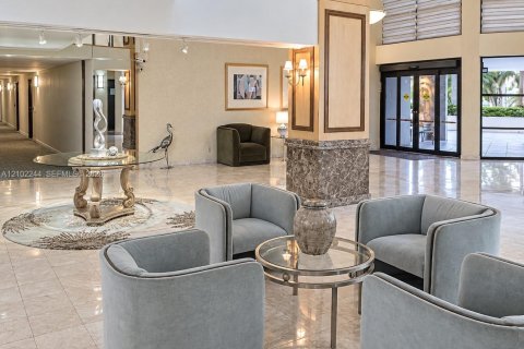 Condo in Hallandale Beach, Florida, 1 bedroom № 2406024 - photo 25