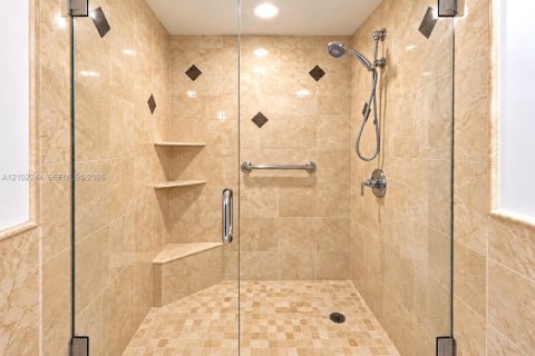 Condo in Hallandale Beach, Florida, 1 bedroom № 2406024 - photo 12