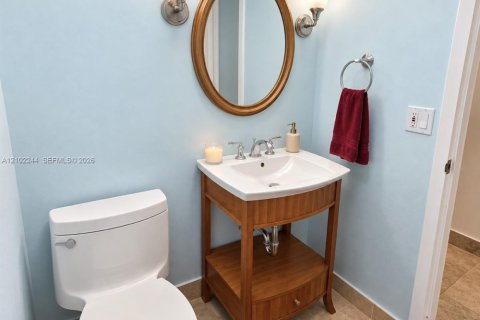 Condo in Hallandale Beach, Florida, 1 bedroom № 2406024 - photo 16