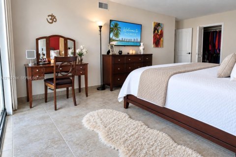 Condo in Hallandale Beach, Florida, 1 bedroom № 2406024 - photo 15
