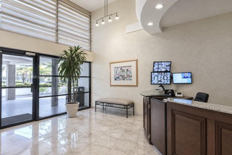 Condo in Hallandale Beach, Florida, 1 bedroom № 2406024 - photo 28