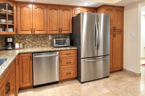 Condo in Hallandale Beach, Florida, 1 bedroom № 2406024 - photo 8