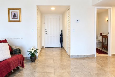 Condo in Hallandale Beach, Florida, 1 bedroom № 2406024 - photo 18