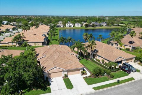House in Bradenton, Florida 2 bedrooms, 173.73 sq.m. № 1547562 - photo 2