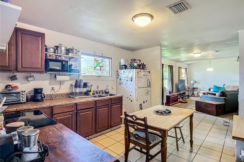 House in Seffner, Florida 2 bedrooms, 83.98 sq.m. № 1847902 - photo 12