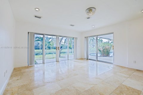 House in Palmetto Bay, Florida 4 bedrooms, 285.67 sq.m. № 1984340 - photo 19