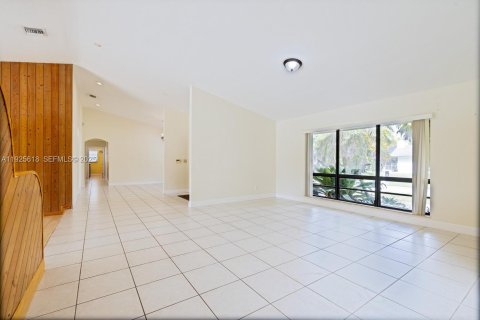 House in Palmetto Bay, Florida 4 bedrooms, 285.67 sq.m. № 1984340 - photo 7