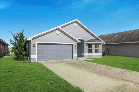 Villa ou maison à vendre à Winter Haven, Floride: 3 chambres, 148.92 m2 № 1613749 - photo 2