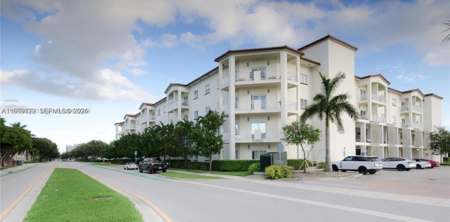 Condominio en Doral, Florida, 2 dormitorios № 2030078