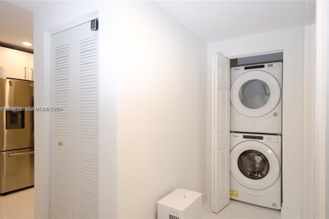 Condominio en venta en Doral, Florida, 2 dormitorios, 112.04 m2 № 2030078 - foto 15