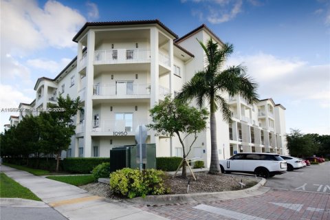 Condominio en venta en Doral, Florida, 2 dormitorios, 112.04 m2 № 2030078 - foto 2