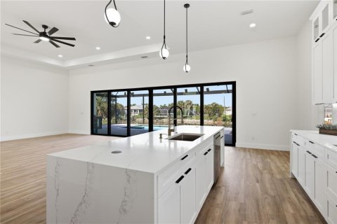 Villa ou maison à vendre à Port Charlotte, Floride: 4 chambres, 218.13 m2 № 2349796 - photo 12