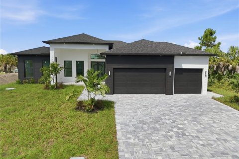House in Port Charlotte, Florida 4 bedrooms, 218.13 sq.m. № 2349796