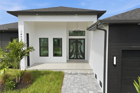 Villa ou maison à vendre à Port Charlotte, Floride: 4 chambres, 218.13 m2 № 2349796 - photo 4