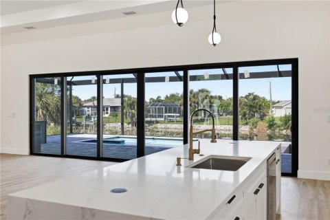 Villa ou maison à vendre à Port Charlotte, Floride: 4 chambres, 218.13 m2 № 2349796 - photo 13
