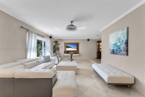 Casa en alquiler en Miami, Florida, 4 dormitorios, 182.83 m2 № 2026955 - foto 7