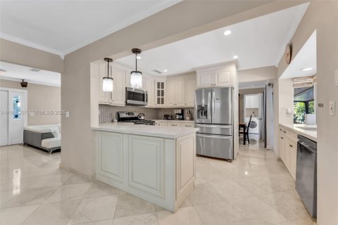 Casa en alquiler en Miami, Florida, 4 dormitorios, 182.83 m2 № 2026955 - foto 8