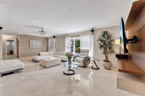 Casa en alquiler en Miami, Florida, 4 dormitorios, 182.83 m2 № 2026955 - foto 13