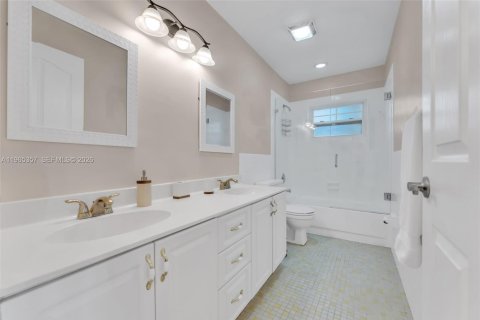 Casa en alquiler en Miami, Florida, 4 dormitorios, 182.83 m2 № 2026955 - foto 19