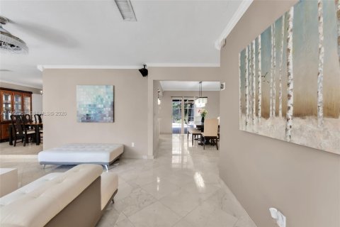Casa en alquiler en Miami, Florida, 4 dormitorios, 182.83 m2 № 2026955 - foto 6