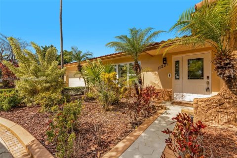 Casa en alquiler en Miami, Florida, 4 dormitorios, 182.83 m2 № 2026955 - foto 5