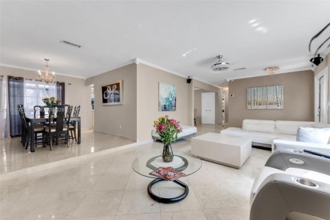 Casa en alquiler en Miami, Florida, 4 dormitorios, 182.83 m2 № 2026955 - foto 14