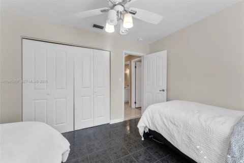 Casa en alquiler en Miami, Florida, 4 dormitorios, 182.83 m2 № 2026955 - foto 18