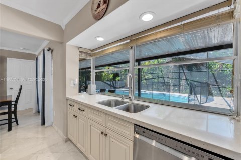 Casa en alquiler en Miami, Florida, 4 dormitorios, 182.83 m2 № 2026955 - foto 11