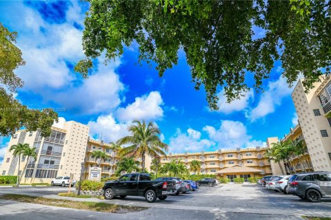 Condominio en venta en Hollywood, Florida, 1 dormitorio, 47.38 m2 № 1709841 - foto 2