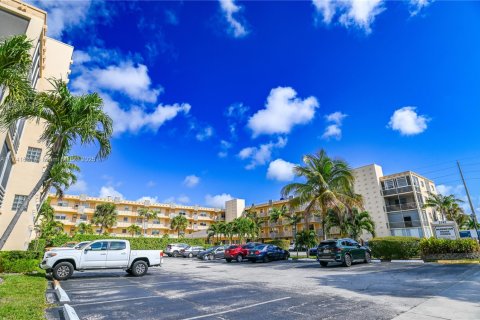 Condominio en venta en Hollywood, Florida, 1 dormitorio, 47.38 m2 № 1709841 - foto 3