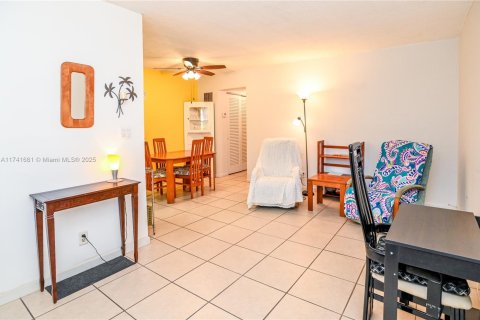 Condominio en venta en Hollywood, Florida, 1 dormitorio, 47.38 m2 № 1709841 - foto 11