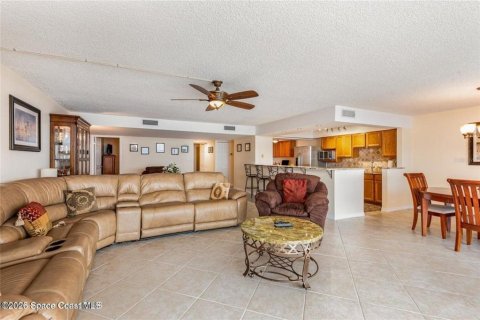 Condo in Titusville, Florida, 3 bedrooms  № 2225123 - photo 9