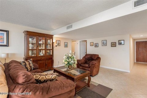 Condo in Titusville, Florida, 3 bedrooms  № 2225123 - photo 7
