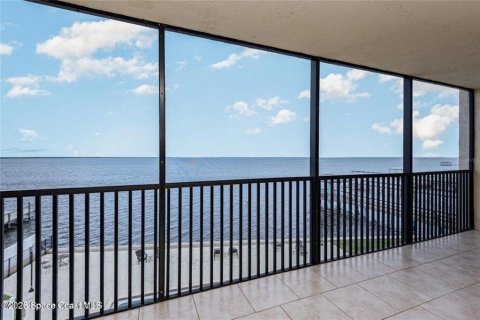 Condo in Titusville, Florida, 3 bedrooms  № 2225123 - photo 2