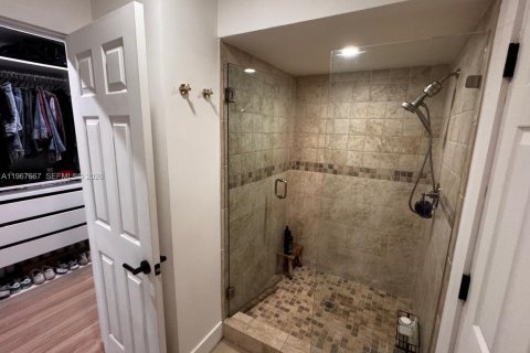 Adosado en venta en Miami, Florida, 3 dormitorios, 147.9 m2 № 2029942 - foto 20