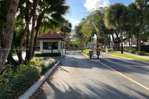 Adosado en venta en Miami, Florida, 3 dormitorios, 147.9 m2 № 2029942 - foto 29