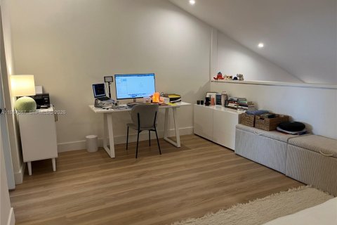 Adosado en venta en Miami, Florida, 3 dormitorios, 147.9 m2 № 2029942 - foto 18