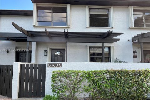 Adosado en venta en Miami, Florida, 3 dormitorios, 147.9 m2 № 2029942 - foto 3