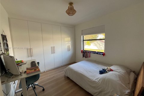 Adosado en venta en Miami, Florida, 3 dormitorios, 147.9 m2 № 2029942 - foto 22