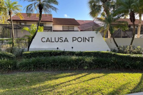 Adosado en venta en Miami, Florida, 3 dormitorios, 147.9 m2 № 2029942 - foto 2