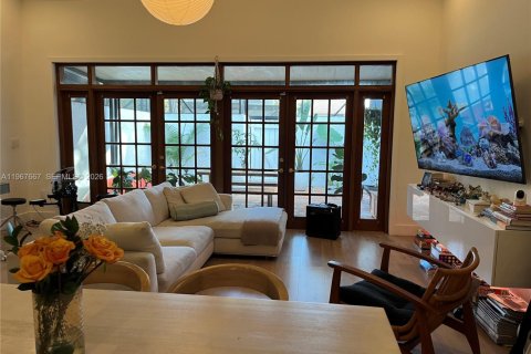 Adosado en venta en Miami, Florida, 3 dormitorios, 147.9 m2 № 2029942 - foto 7
