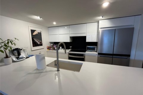 Adosado en venta en Miami, Florida, 3 dormitorios, 147.9 m2 № 2029942 - foto 9