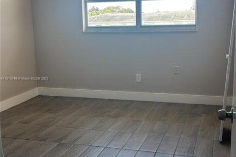 Copropriété à louer à North Miami, Floride: 1 chambre, 63.45 m2 № 1968899 - photo 4