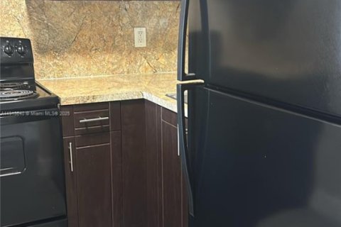 Copropriété à louer à North Miami, Floride: 1 chambre, 63.45 m2 № 1968899 - photo 2