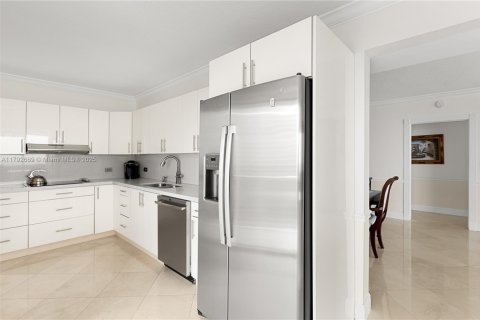 Copropriété à vendre à Surfside, Floride: 3 chambres, 209.96 m2 № 1695910 - photo 14