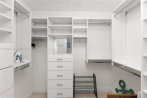 Copropriété à vendre à Surfside, Floride: 3 chambres, 209.96 m2 № 1695910 - photo 29