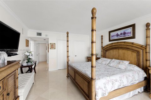 Copropriété à vendre à Surfside, Floride: 3 chambres, 209.96 m2 № 1695910 - photo 20